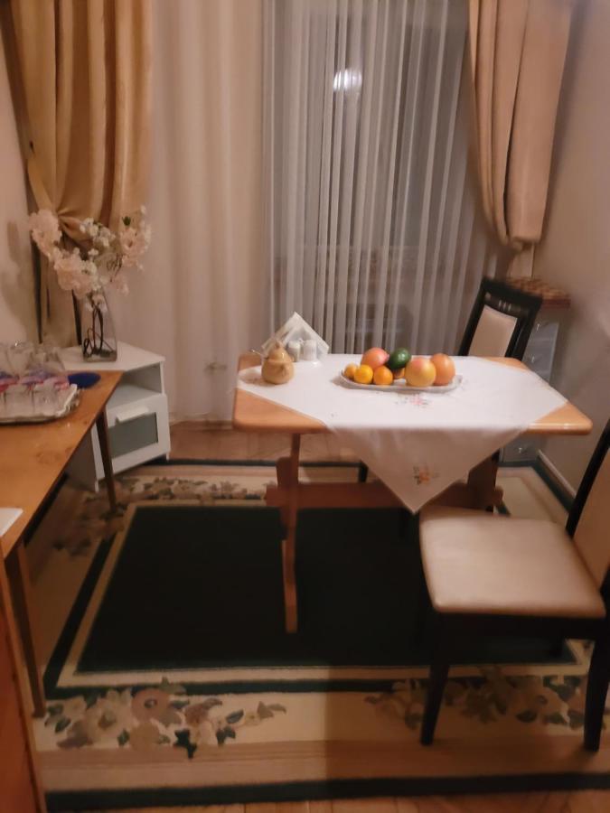 Pokoje Goscinne Victoria Krasków Exteriör bild