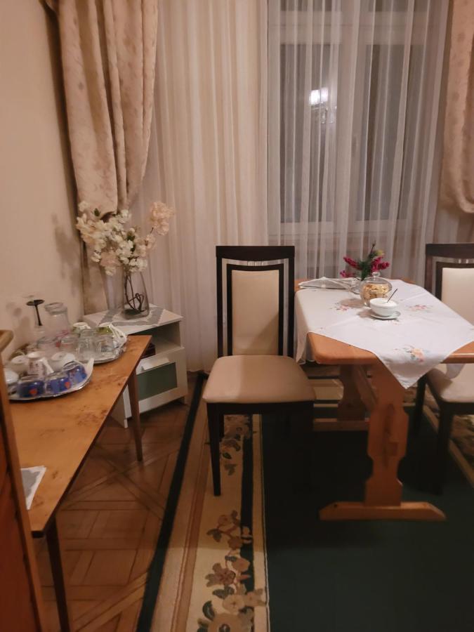 Pokoje Goscinne Victoria Krasków Exteriör bild