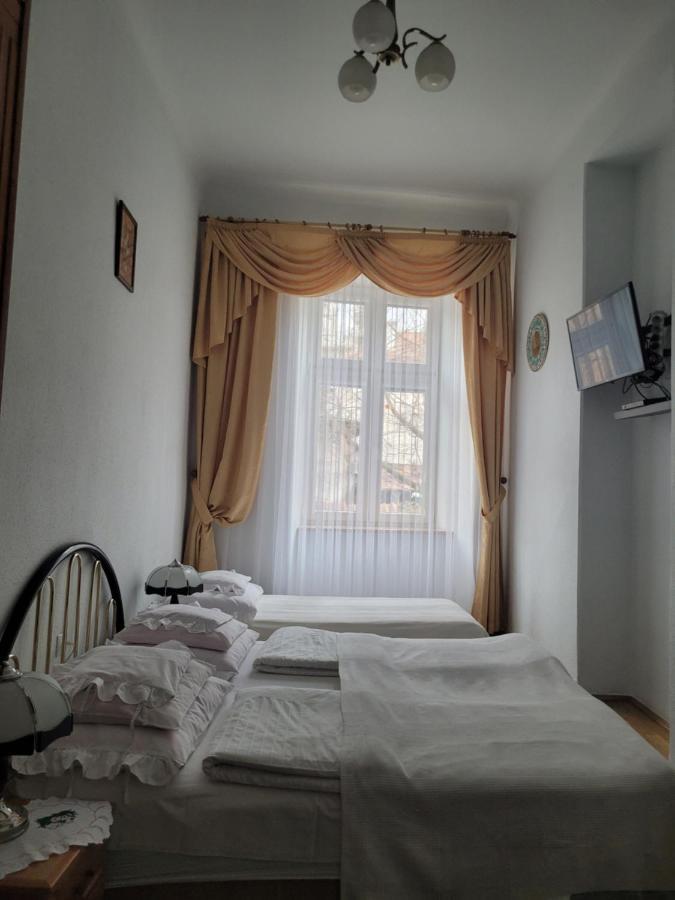 Pokoje Goscinne Victoria Krasków Exteriör bild